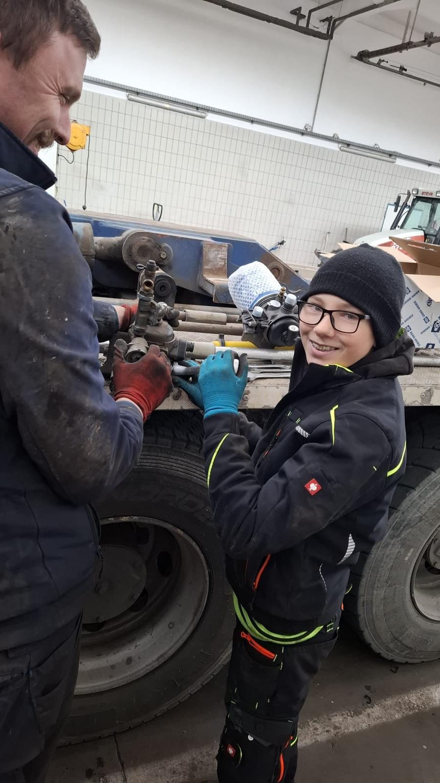 WhatsApp Image 2025-12-17 at 21.30.26